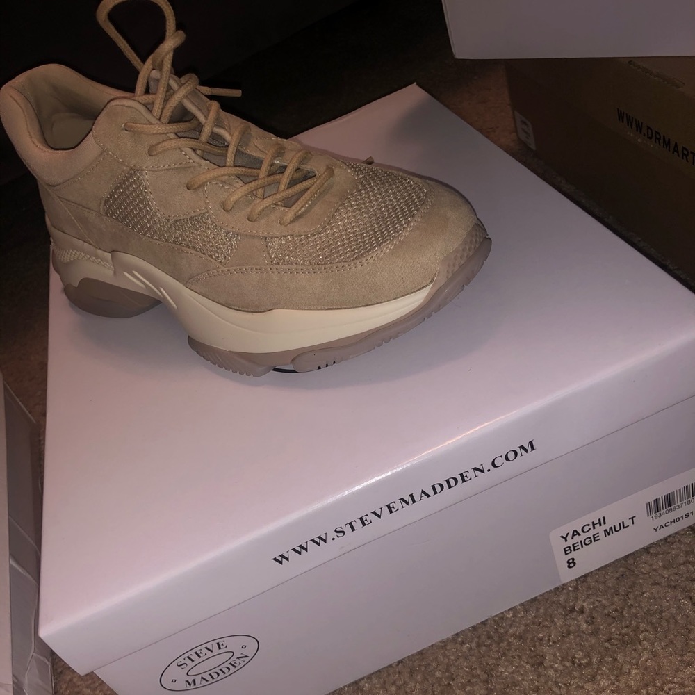 Steve Madden beige multicolored sneaker